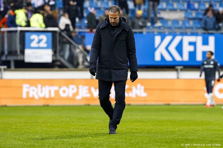 Van Persie hoopt dat blessure van Read meevalt 