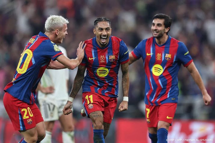 Barcelona verovert Supercup na zege op Real Madrid, rood De Jong