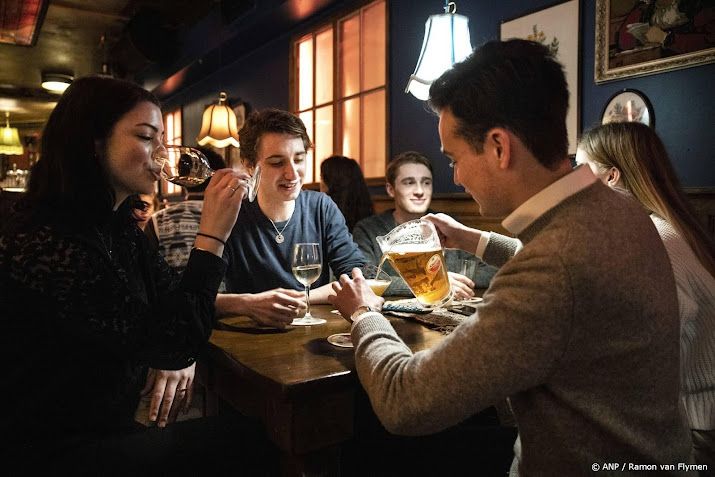 Nederlanders geven meer uit aan eten en drinken buiten de deur