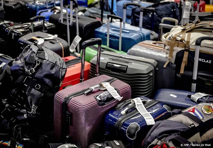 Voorraad koffers achtergebleven op Schiphol na sneeuwweek