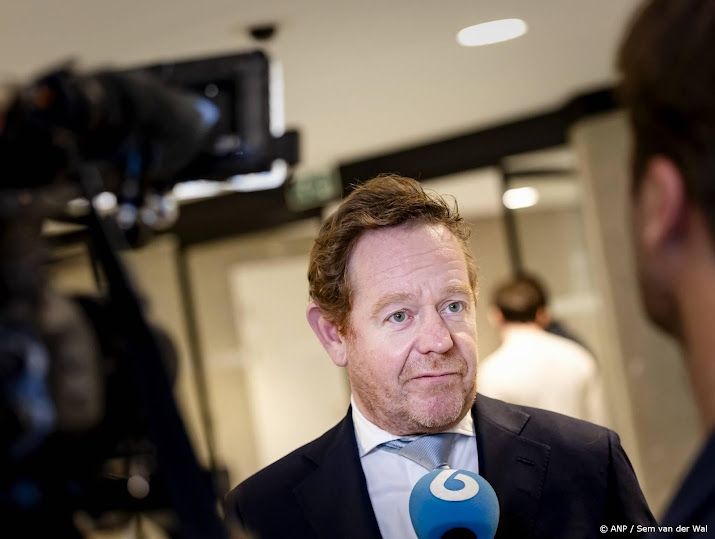 Van Weel: onderzoeken mogelijkheden weren omstreden prediker