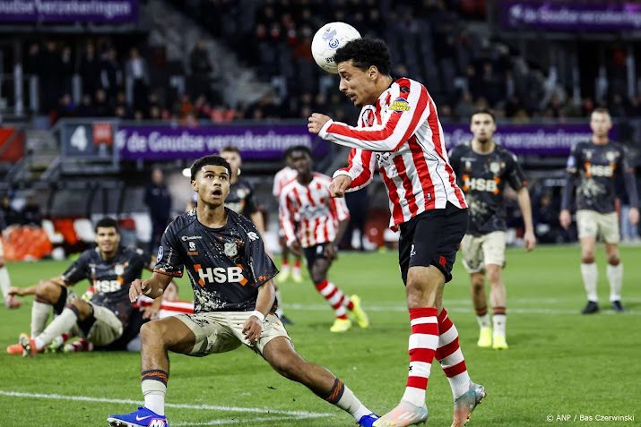 Mühren schiet FC Volendam in blessuretijd langs Sparta in beker