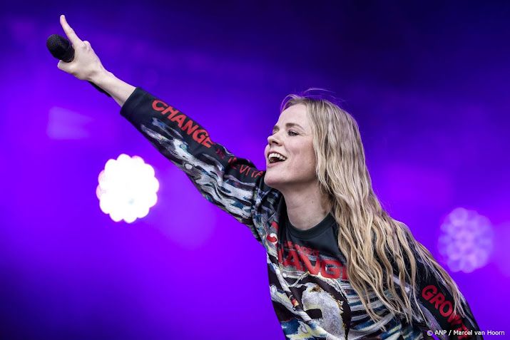 Ilse DeLange kondigt nieuwe muziek aan