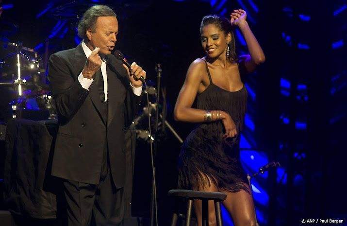 Julio Iglesias-tributezanger gaat gewoon door met optredens 