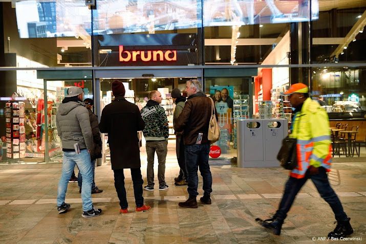 Familie De Leeuw verkoopt bedrijf achter Bruna aan consortium