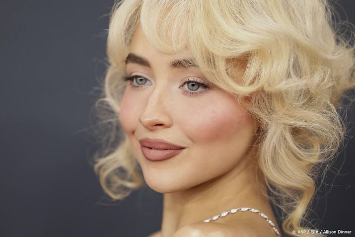 Sabrina Carpenter treedt op tijdens uitreiking Grammy Awards