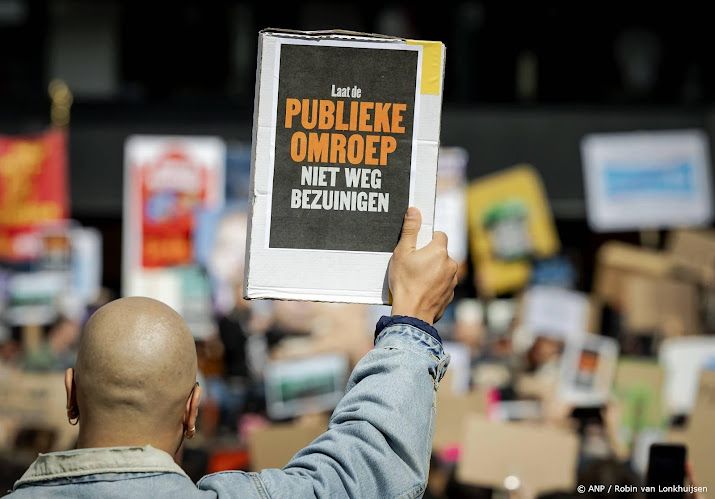 'Noodpakket' voor Kamerleden uit protest tegen omroepbezuiniging