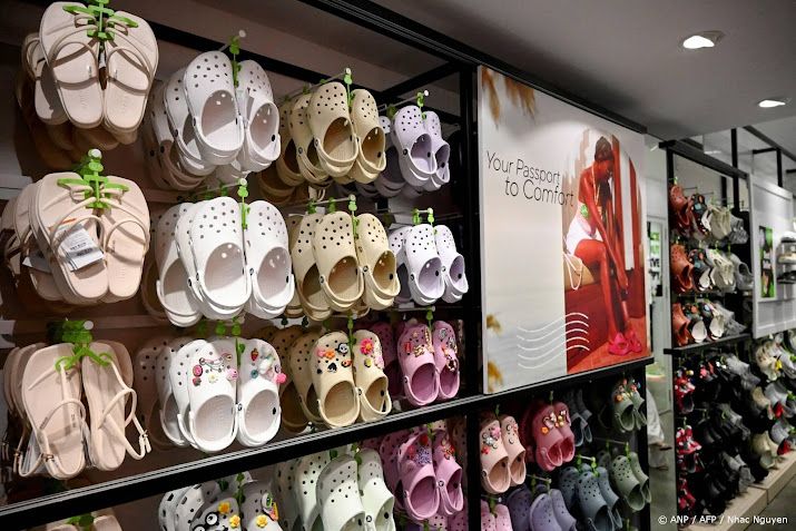 Plasticklompenmaker Crocs wil verkoop aanjagen met LEGO-schoenen