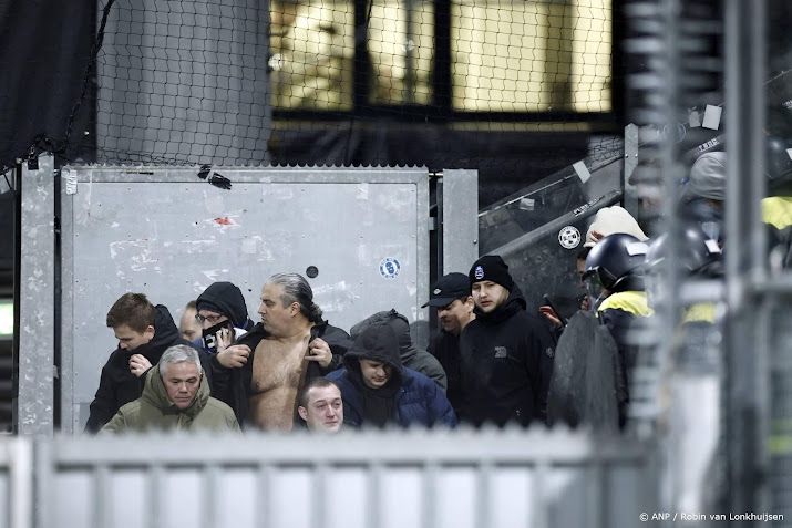 Duel tussen FC Utrecht en KRC Genk 53 minuten later begonnen