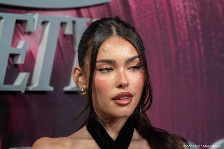 Madison Beer komt op tweede plaats Album Top 100 binnen