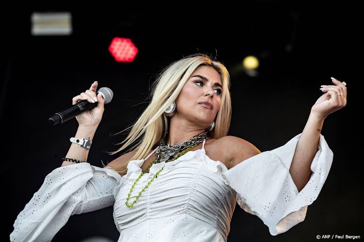 Roxeanne Hazes tekent bij nieuw label