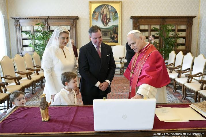 Groothertog Guillaume met kinderen op bezoek bij paus Leo