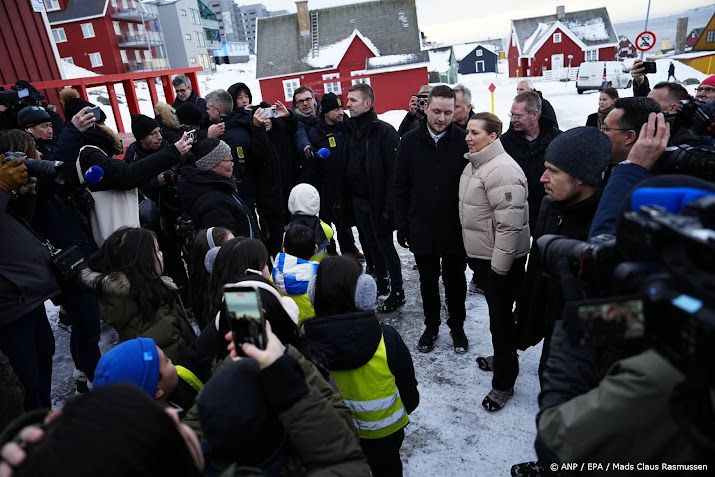 Deense premier in Groenland voor steun in 'moeilijke tijd'