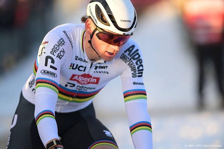Van der Poel ook de snelste in wereldbekercross Maasmechelen
