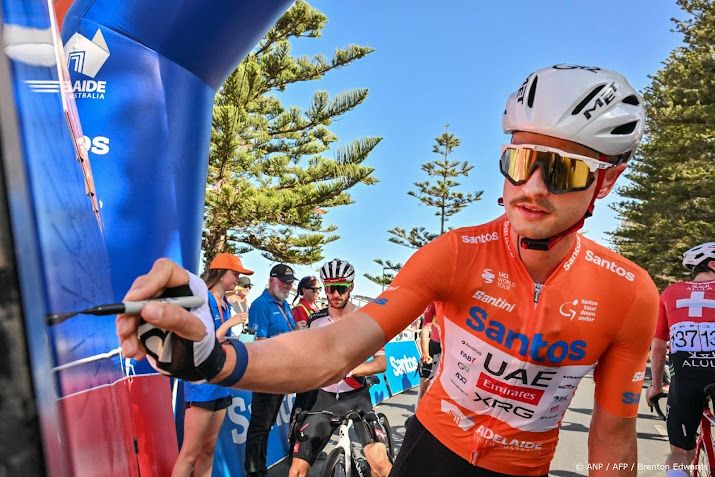 Wielrenner Vine botst met kangoeroe maar wint Tour Down Under