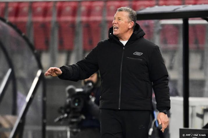 AZ boekt bij Telstar eerste zege onder coach Echteld 