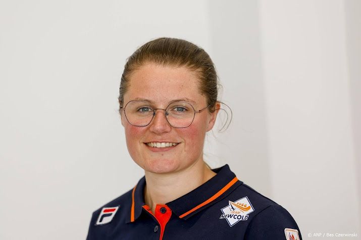 Kimberley Bos en Jens van 't Wout vlaggendragers bij Winterspelen