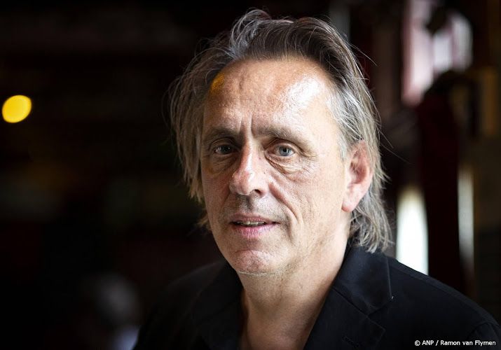 Eerste soloshow Marcel van Roosmalen in april in première