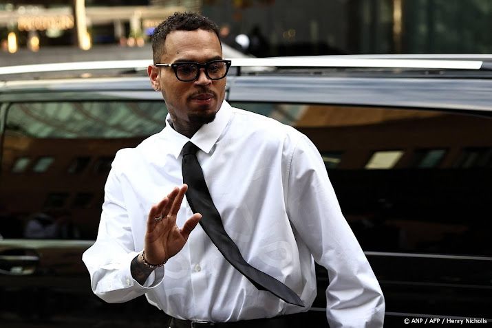 Chris Brown bij de rechtbank voor hoorzitting mishandelingszaak