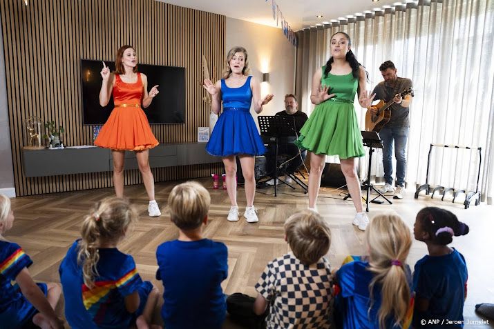 K3 verrast kinderziekenhuis met optreden na TikTok-filmpje