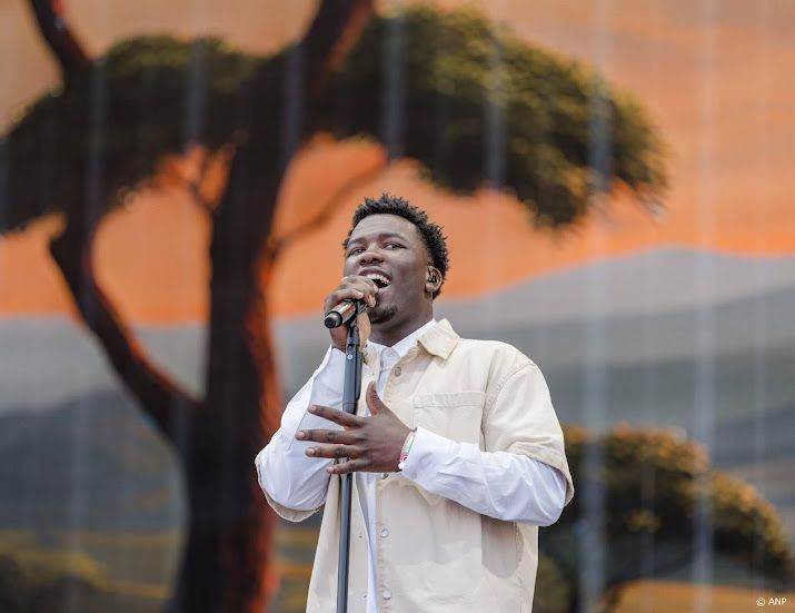 Claude en Borelli op het podium van TeamNL-huis in Milaan