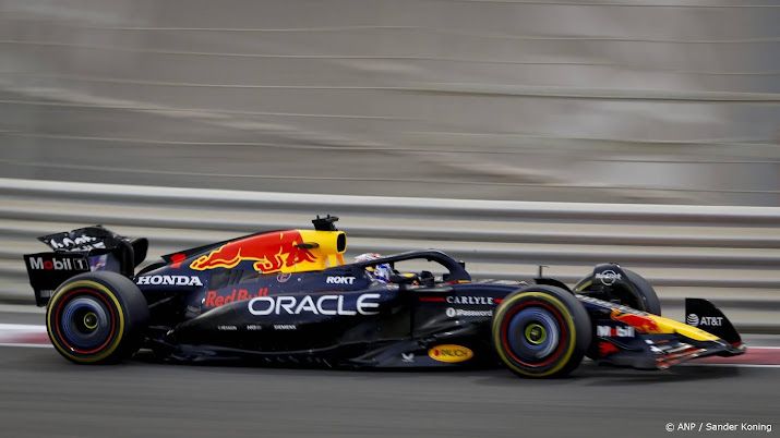 Verstappen rijdt 118 ronden op circuit Barcelona in nieuwe RB22