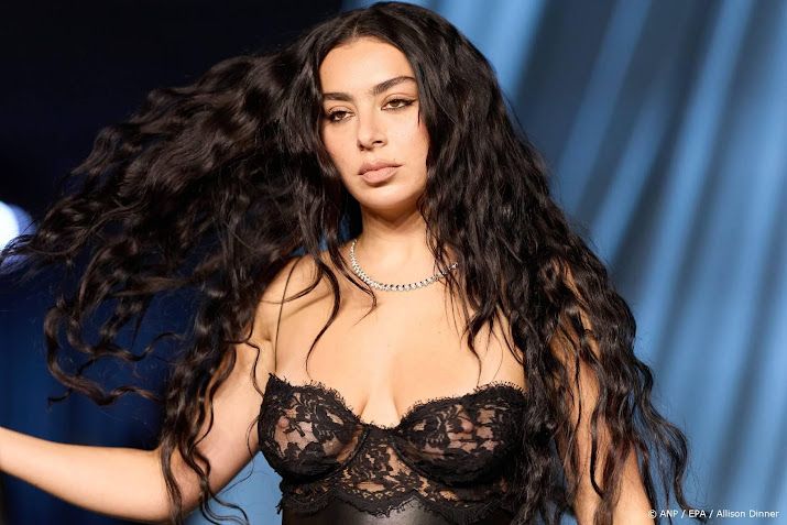 Charli XCX denkt niet dat ze ooit een Bond-soundtrack maakt