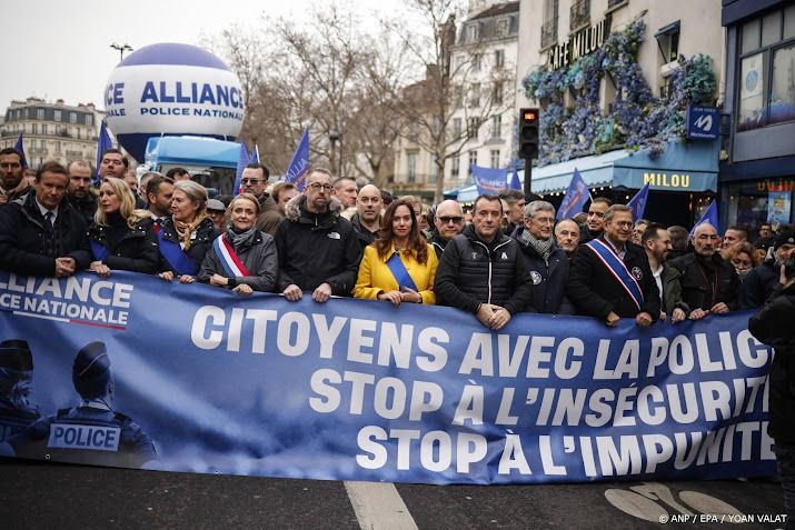 Duizenden demonstranten betuigen steun aan Franse politie
