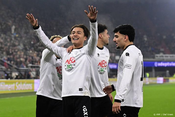 NEC zet opmars voort en staat na zege bij AZ derde in Eredivisie 