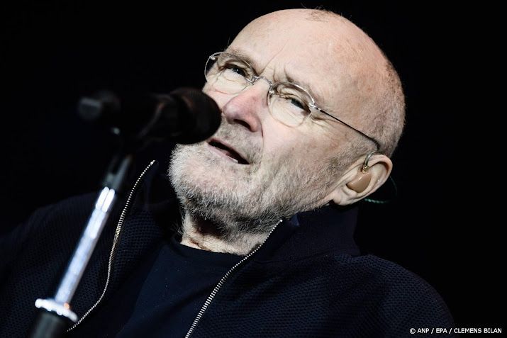 Lily Collins feliciteert vader Phil met 75e verjaardag