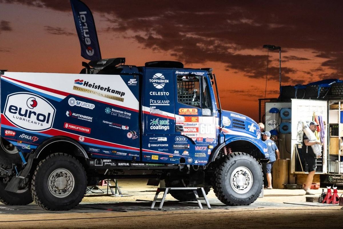 Mitchel van den Brink opent met winst in proloog