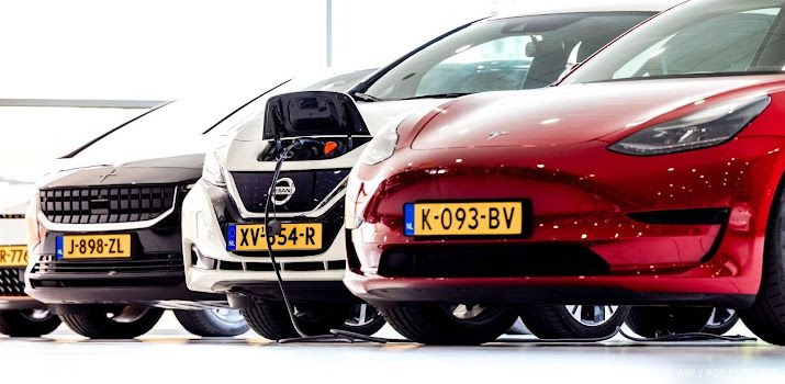 Slechte start voor autoverkoop, elektrische auto's kelderen