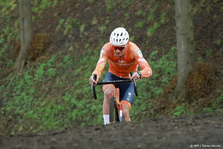Van der Poel is met achtste wereldtitel veldrijden recordhouder