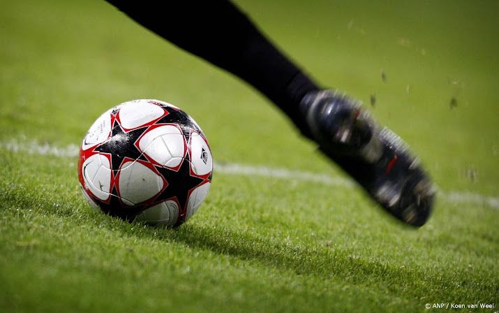 Voetbalsters Ajax verspelen koppositie tegen HERA United: 1-2 