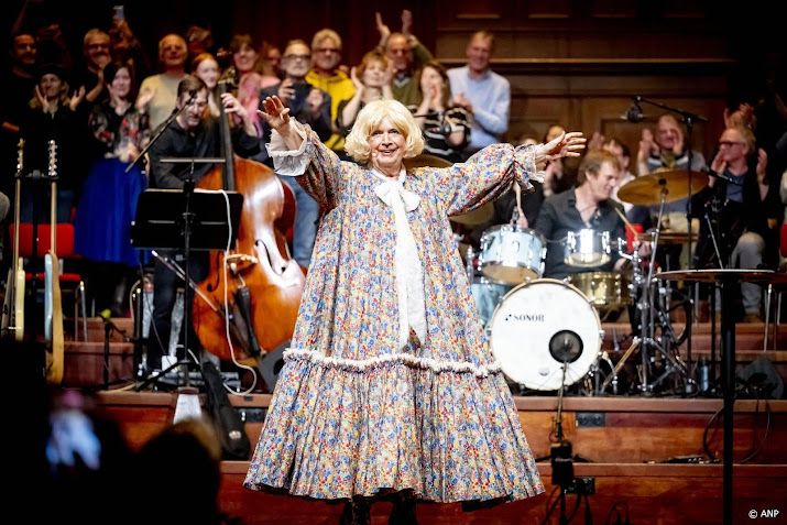 Staande ovaties voor Margreet Dolman bij gala in Concertgebouw