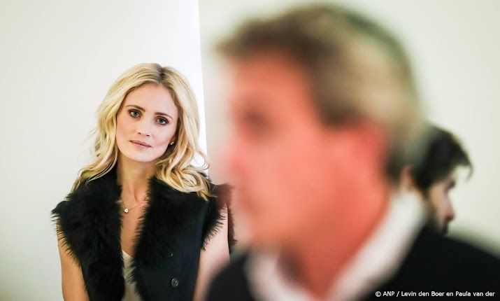 Model Yfke Sturm zegt spijt te hebben van contact met Epstein 