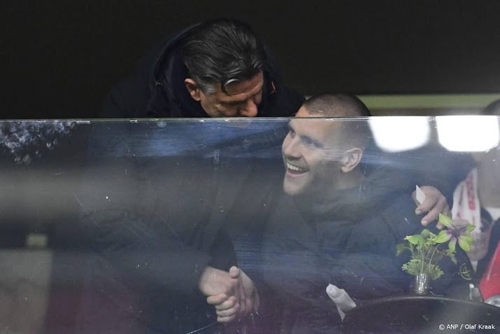 Doelman Paes tekent contract tot medio 2029 bij Ajax