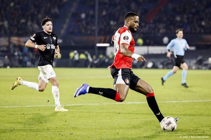 Feyenoord laat gehuurde aanvaller Larin terugkeren naar Mallorca