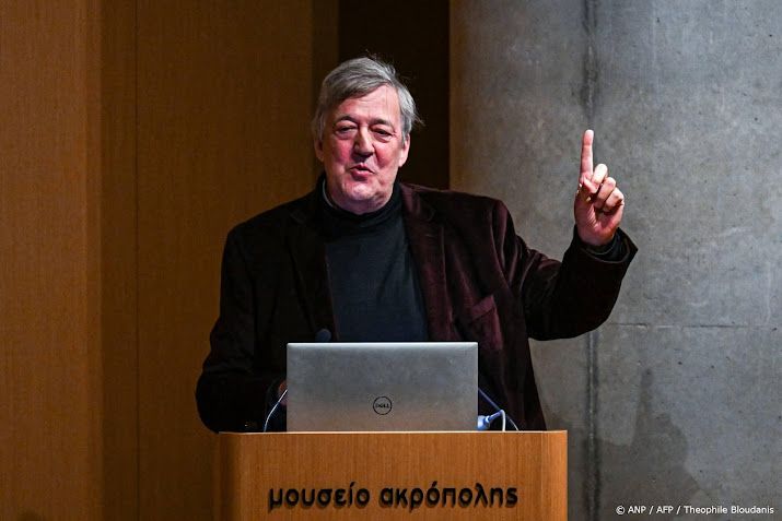 Stephen Fry krijgt hoofdrol in nieuwe spionageserie 