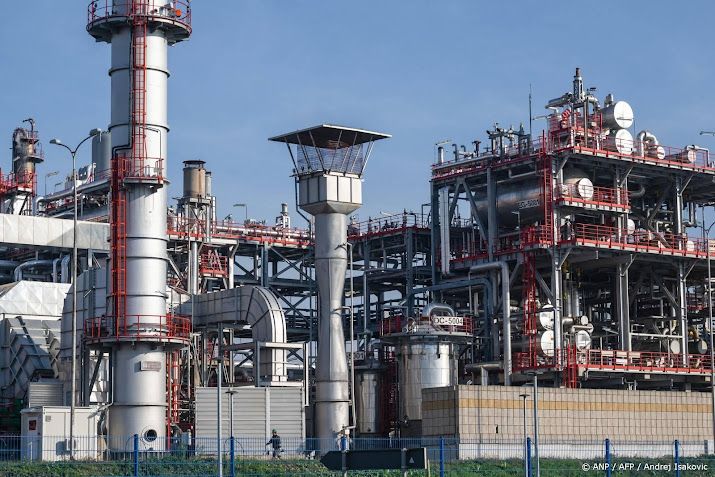 Russische olie- en gasinkomsten helft lager in januari