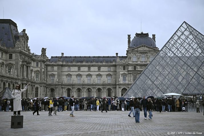 Kroon van Louvre-inbraak wordt gerestaureerd