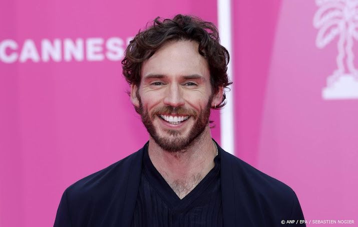 Acteur Sam Claflin onzeker over lichaam door shirtloze scènes 