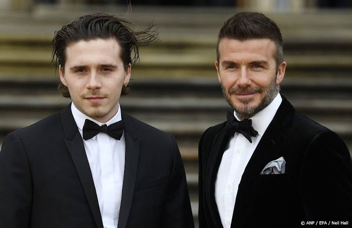 Brooklyn Beckham bewerkt zijn 'DAD'-tatoeage 