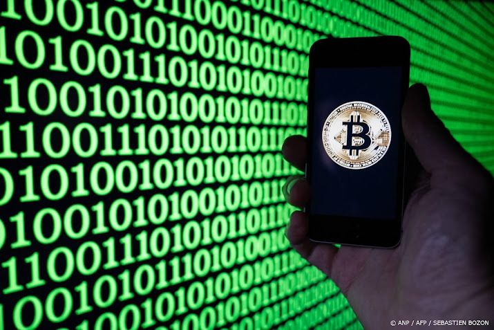 Bitcoin daalt tot laagste niveau in 15 maanden