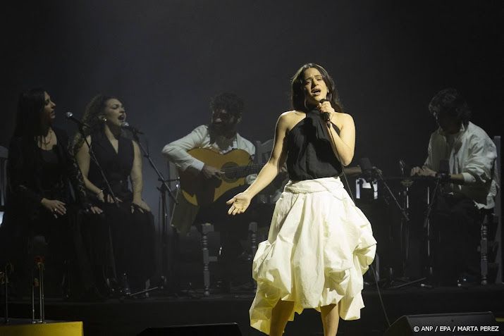 Rosalía treedt op tijdens BRIT Awards
