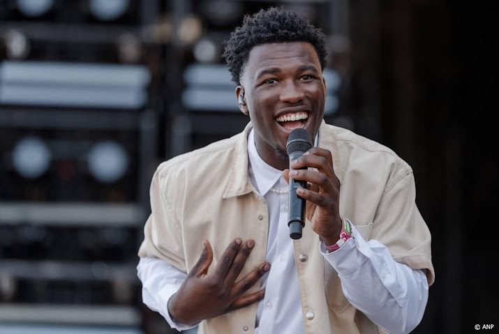 Claude deelt herinneringen aan azc in aanloop naar AFAS-show