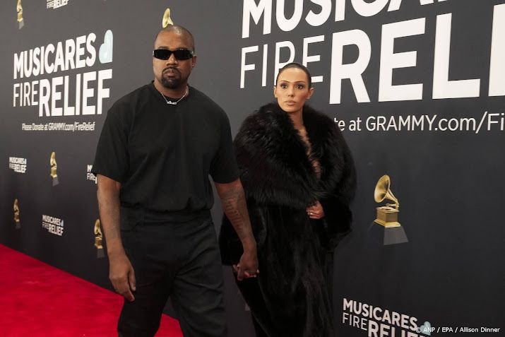 Bianca Censori ontkent ongepast gedrag op boot in Venetië