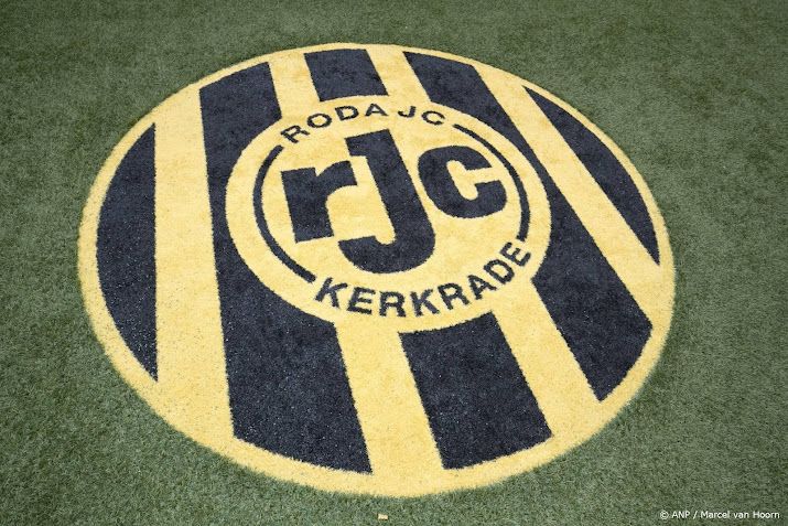 Roda JC veroordeelt vuurwerkactie van fans in duel met ADO