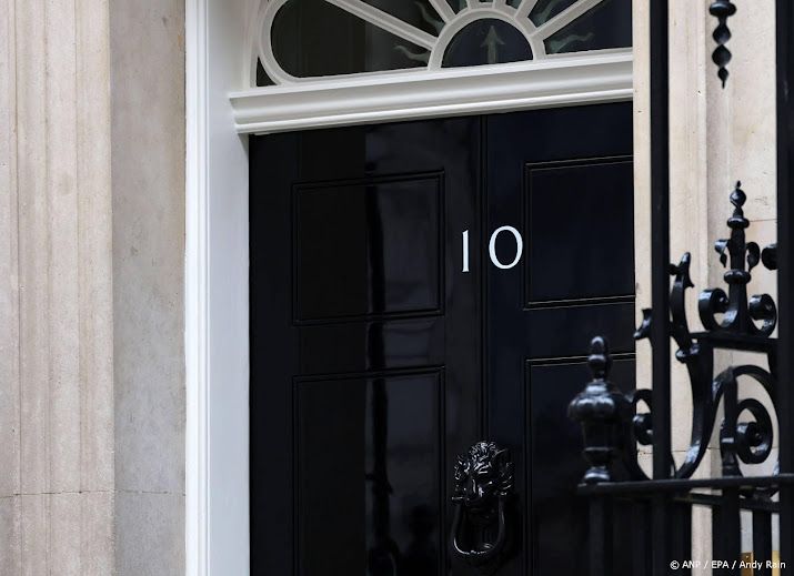 Rechterhand Britse premier weg in nasleep Epstein-affaire