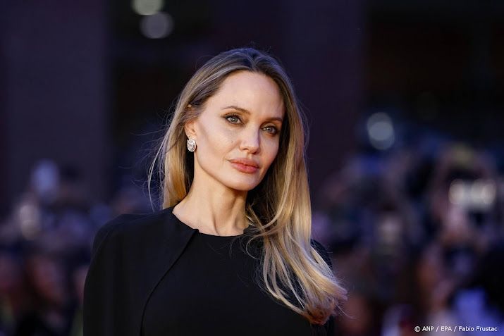 Angelina Jolie trots op littekens na dubbele borstverwijdering